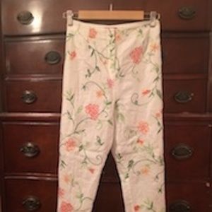White linen embroidered summer capris, size 10